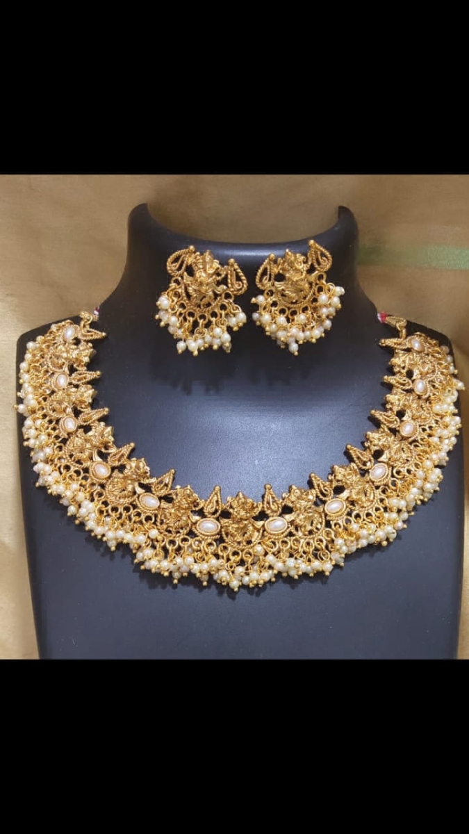 Necklace Set-Choker-Gold matte finish / White Stones / Pearl beads