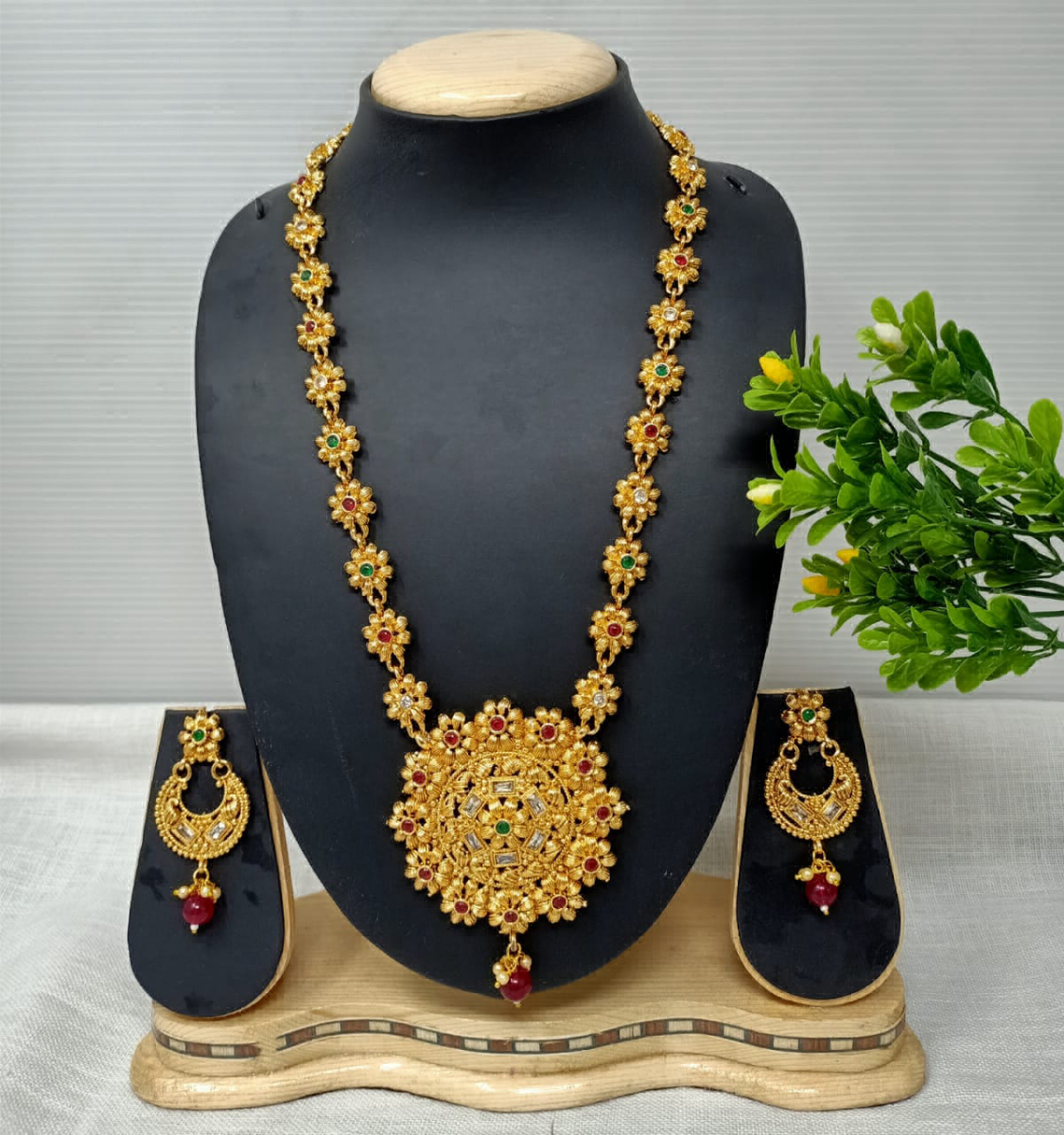 Traditional Long Necklace Set - Gold / Green